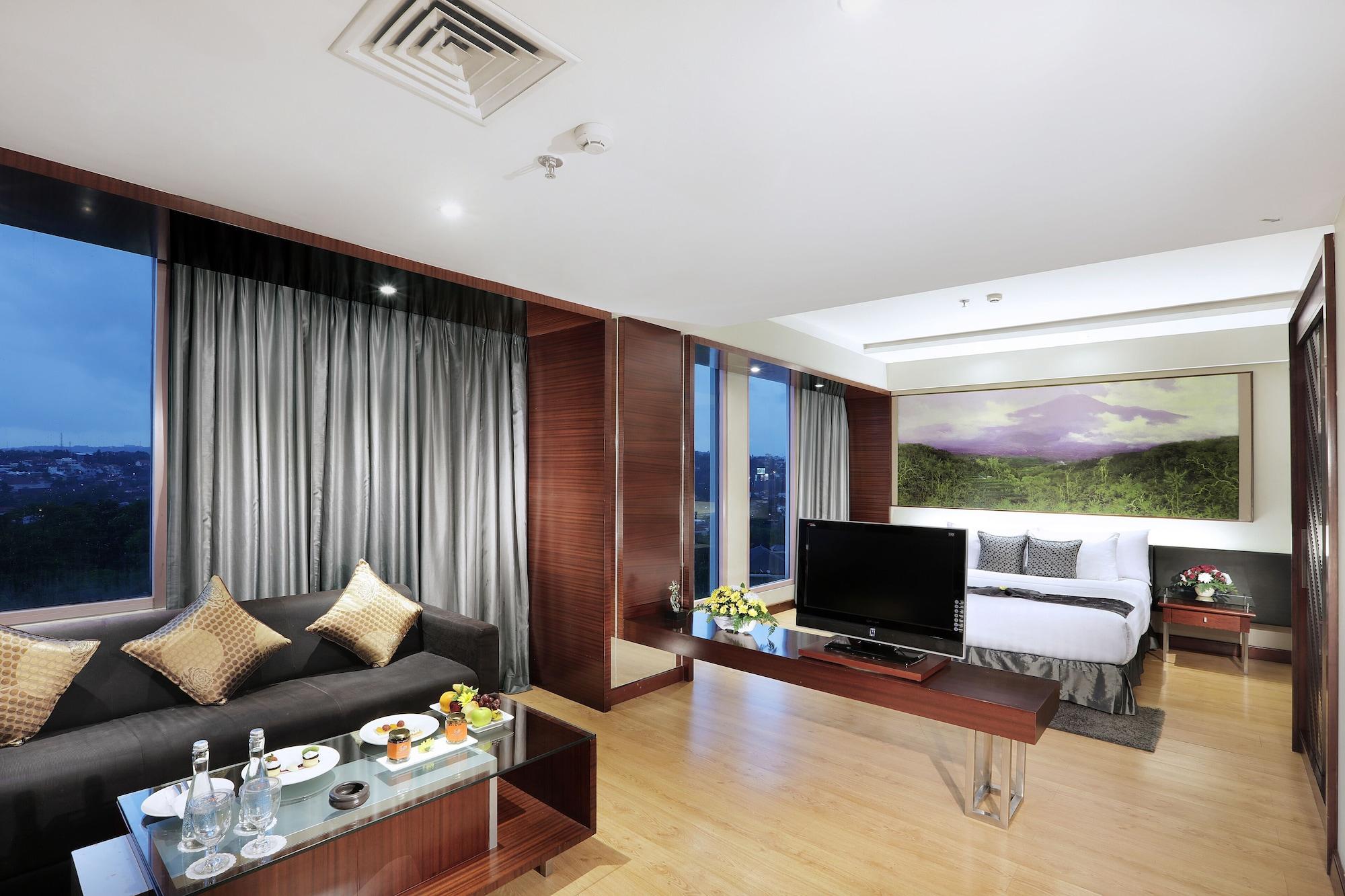 Grand Candi Hotel Semarang Exterior photo