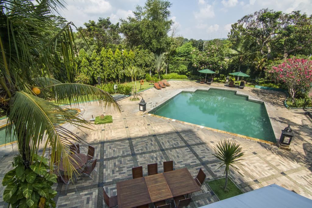 Grand Candi Hotel Semarang Exterior photo