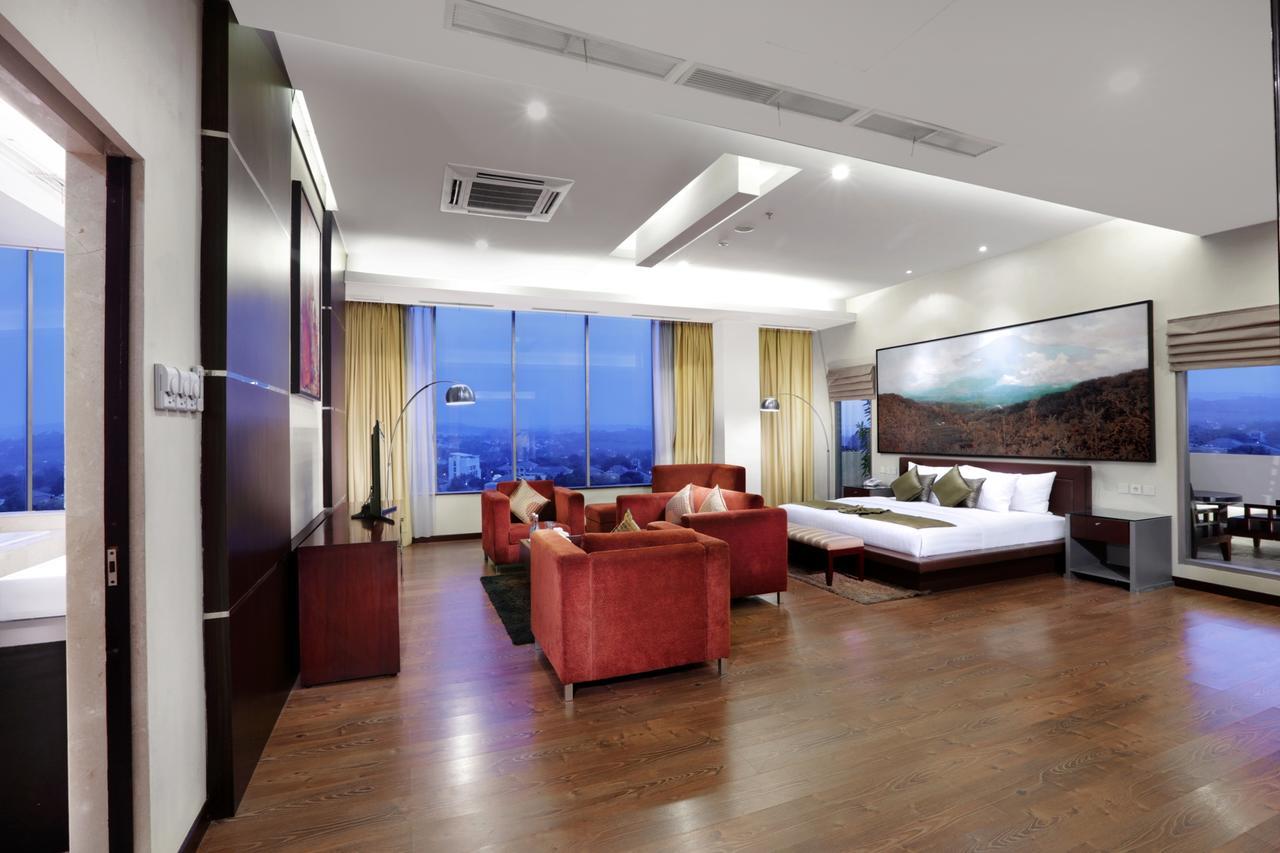 Grand Candi Hotel Semarang Exterior photo