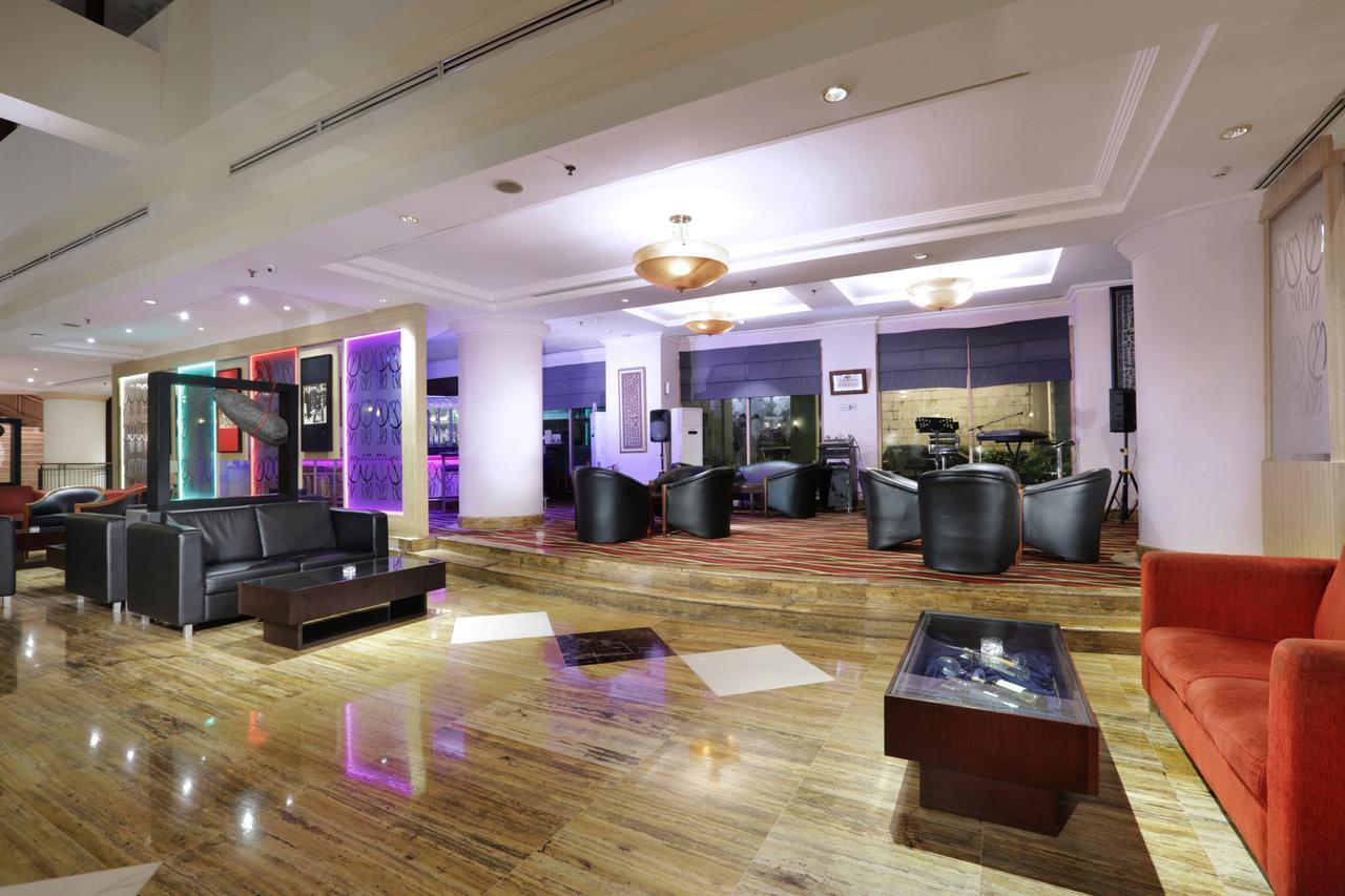 Grand Candi Hotel Semarang Exterior photo