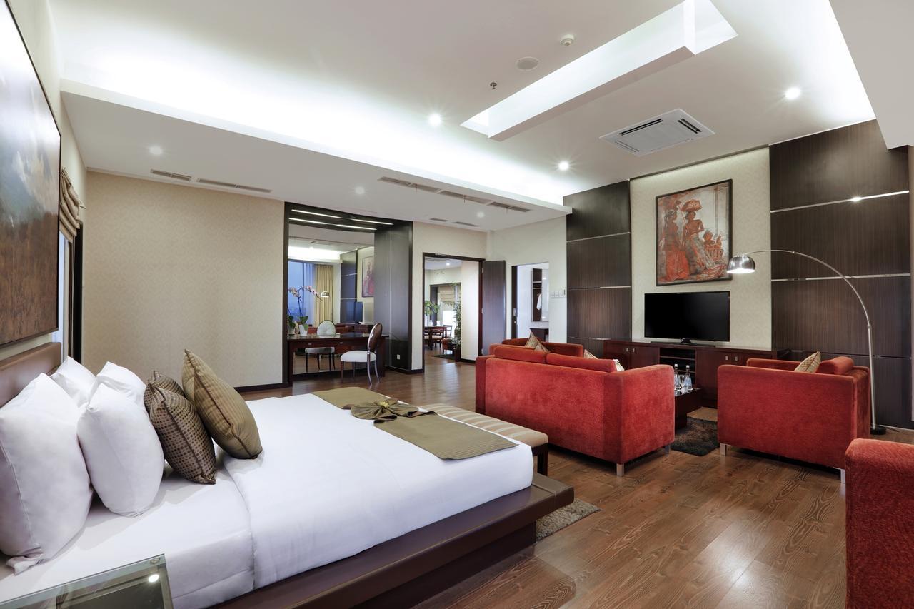 Grand Candi Hotel Semarang Exterior photo
