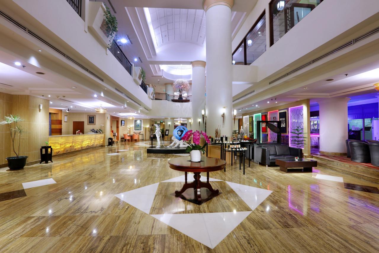 Grand Candi Hotel Semarang Exterior photo