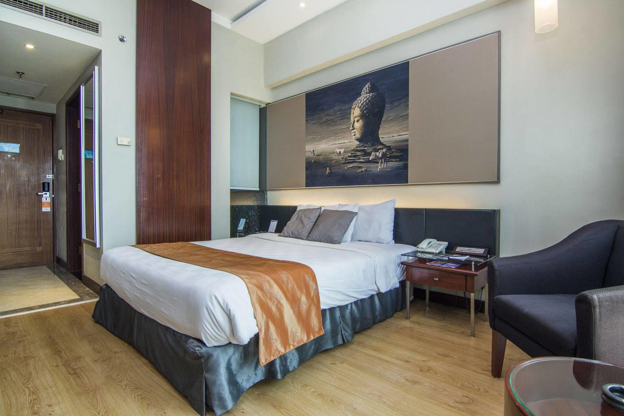 Grand Candi Hotel Semarang Exterior photo